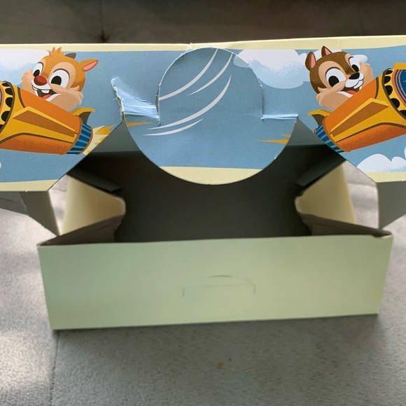 🔴 DISNEY GIFT BOX CHARACTERS GRAPHICS COMES FLAT EMPTY TO USE OR COLLECT - Picture 9 of 14